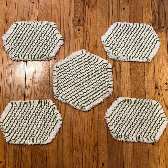 VTG 1970s Handmade Crochet Knit White & Green Daisy Placemats & Centerpiece Set - Picture 6 of 6